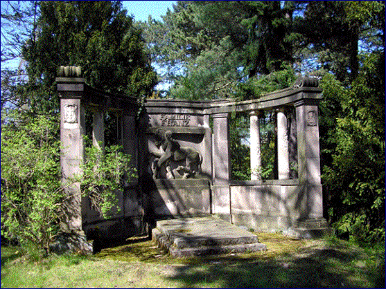 26. März 2024 – Frühjahrsputz am Grabmal der Familie Franz auf dem Südfriedhof