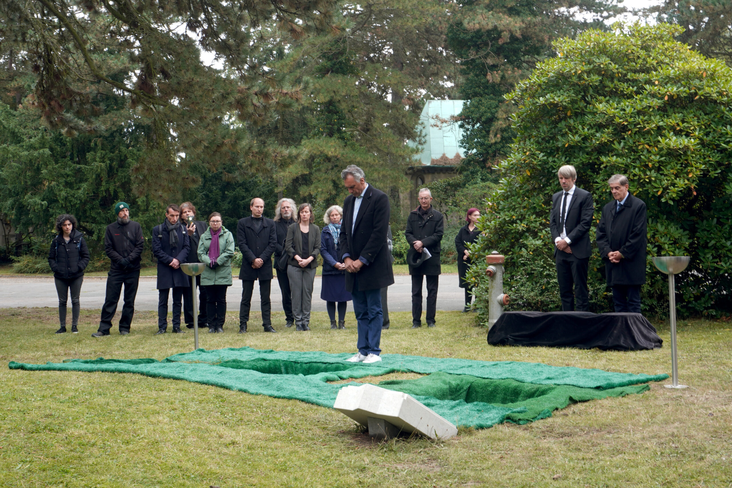 Erste würdige Beisetzung von Roma-Opfern in Leipzig – Ein historischer Moment
